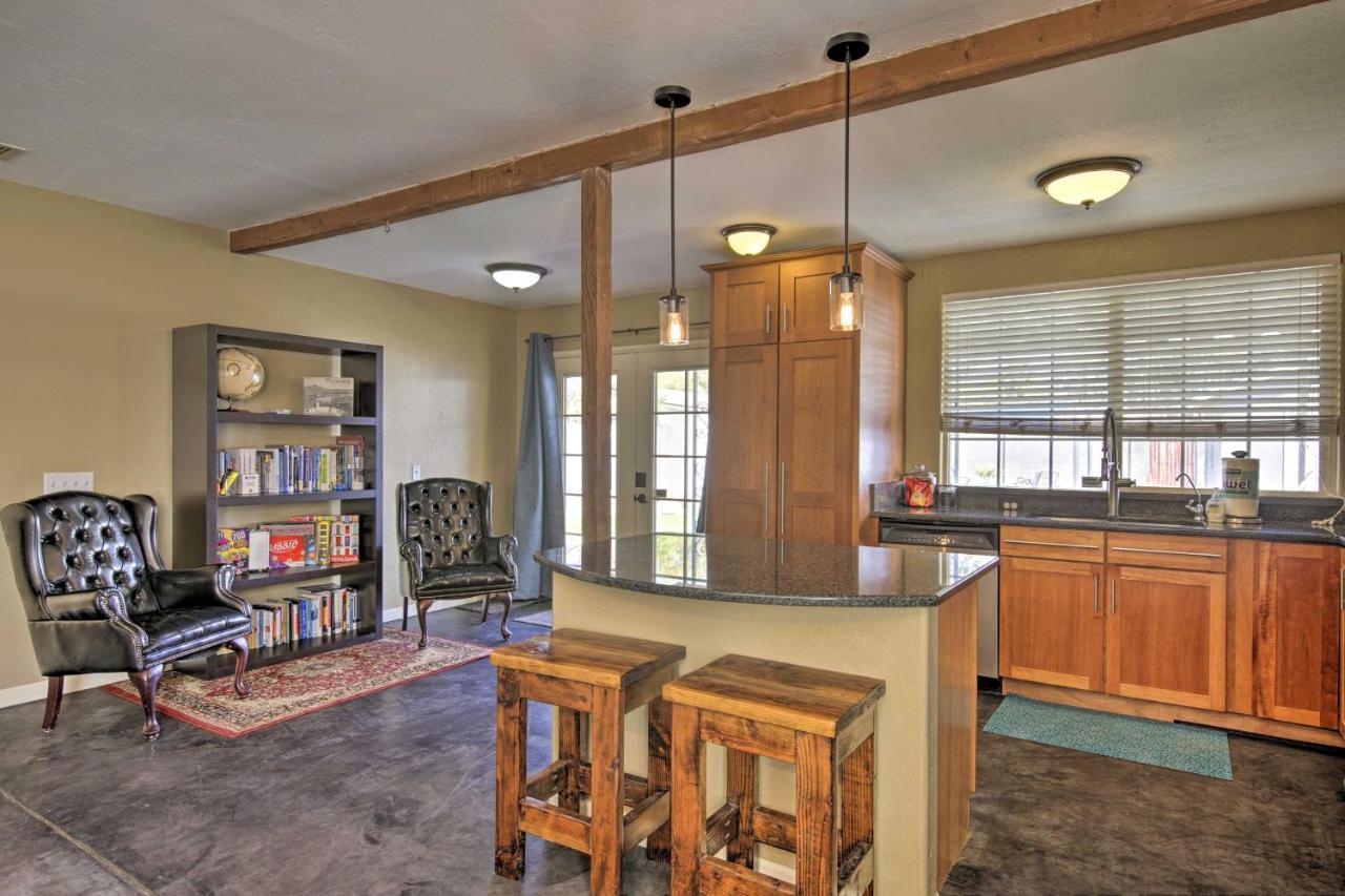 Central Phoenix Cottage With Private Yard! Esterno foto